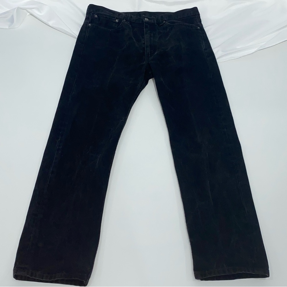 Levi’s 505 regular fit jeans men’s size 36 x 32. Black. Five pocket styling NICE